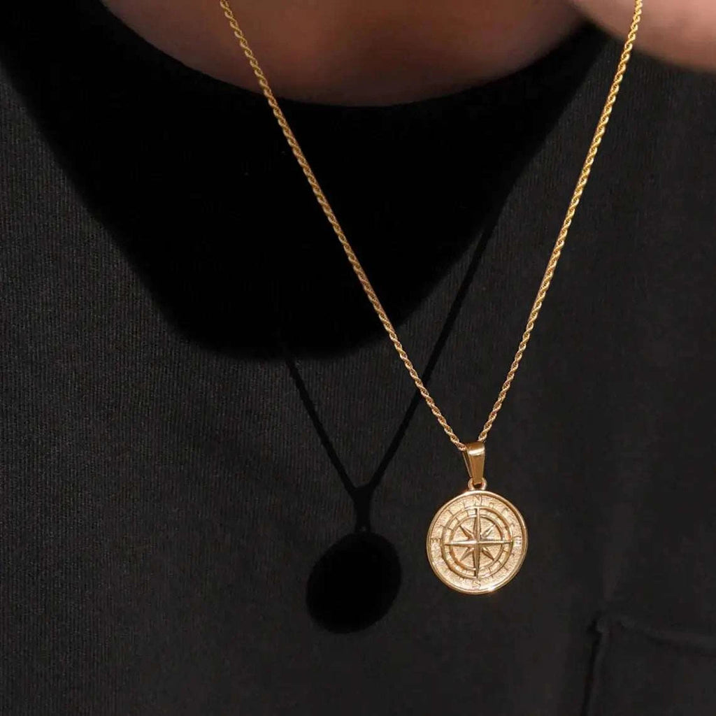 Hõrae Compass Necklace Gold - Navigate Your Style with Elegance