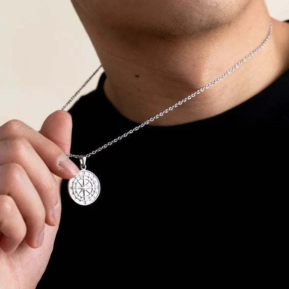 Hõrae Compass Necklace Silver - Navigate Your Style with Grace